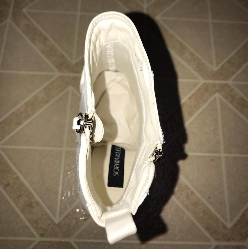 Boots - Picture 3 of 7